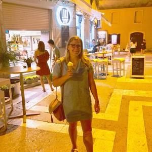 Meet your Posher, Anjelica